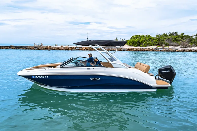 Slide: The Image of Sea Ray 250 SDX 2023 - 5