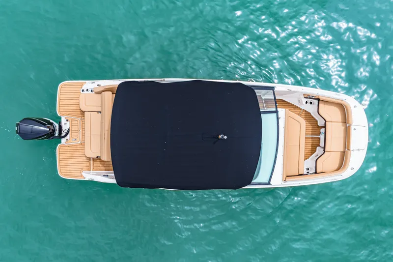 Slide: The Image of Sea Ray 250 SDX 2023 - 8