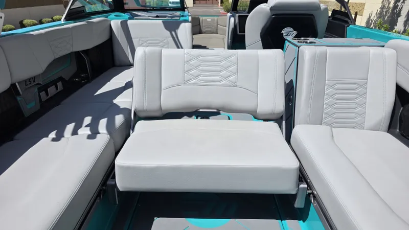 Slide: The Image of Malibu 25 lsv 2022 - 14