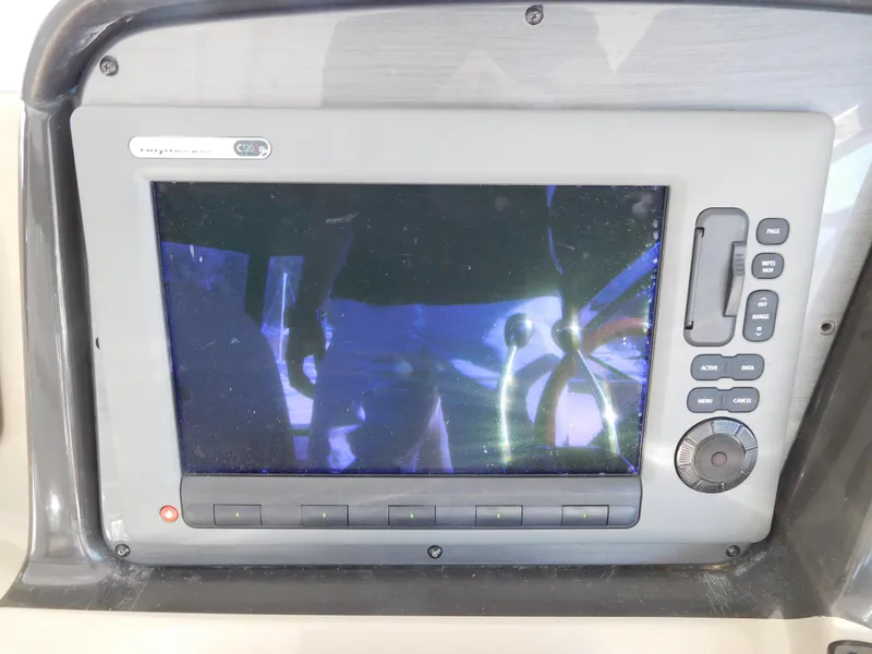 Slide: The Image of 2005 Sea Ray 420 Sundancer navigation display screen. - 21