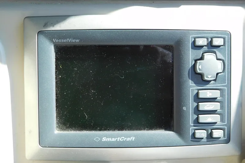 Slide: The Image of SmartCraft VesselView display on 2005 Sea Ray 420 Sundancer boat. - 23