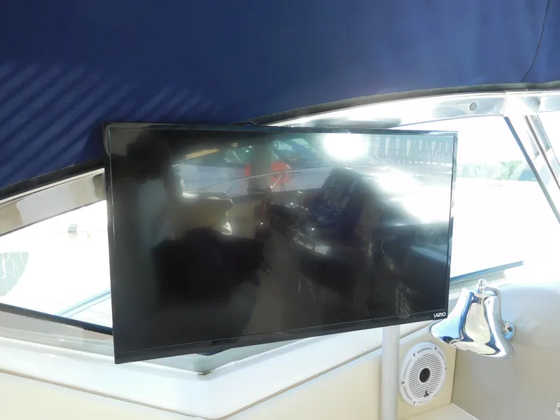Slide: The Image of Flat-screen TV on a 2005 Sea Ray 420 Sundancer yacht. - 28