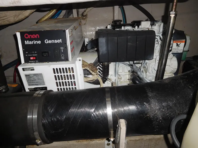 Slide: The Image of Sea Ray 420 Sundancer 2005 - 53