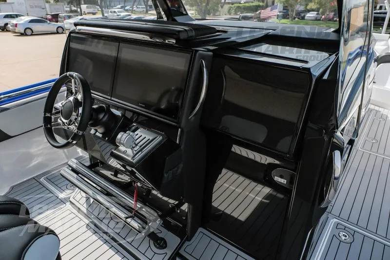 Slide: The Image of Nor-Tech 450 Sport Center Console 2026 - 10