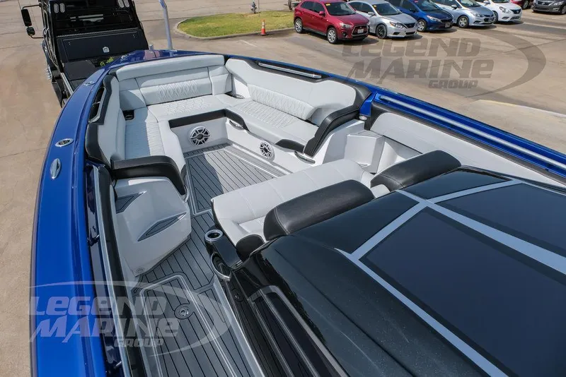 Slide: The Image of Nor-Tech 450 Sport Center Console 2026 - 32