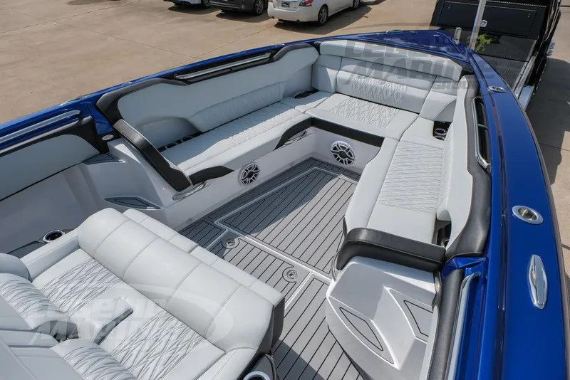 Slide: The Image of Nor-Tech 450 Sport Center Console 2026 - 34