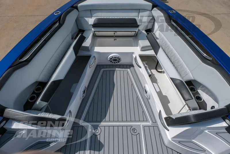 Slide: The Image of Nor-Tech 450 Sport Center Console 2026 - 39