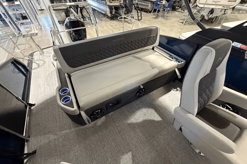 Slide: The Image of Harris Sunliner 230 2026 - 10