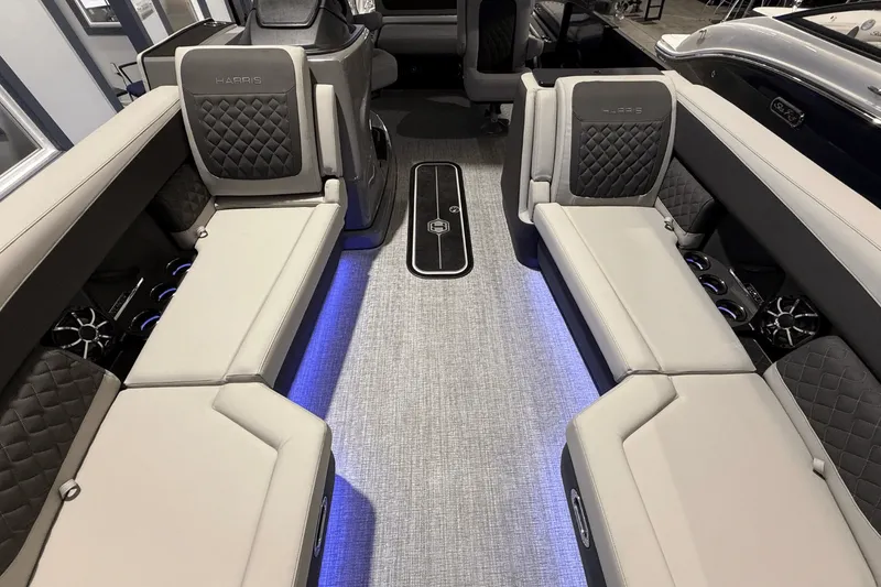 Slide: The Image of Harris Sunliner 230 2026 - 24