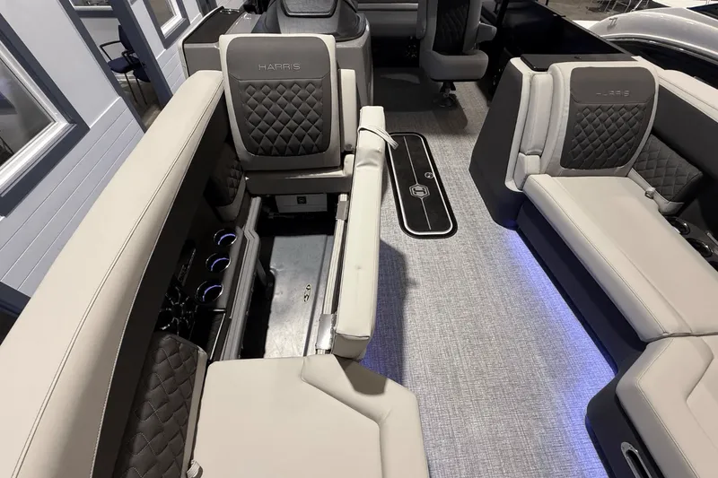 Slide: The Image of Harris Sunliner 230 2026 - 29