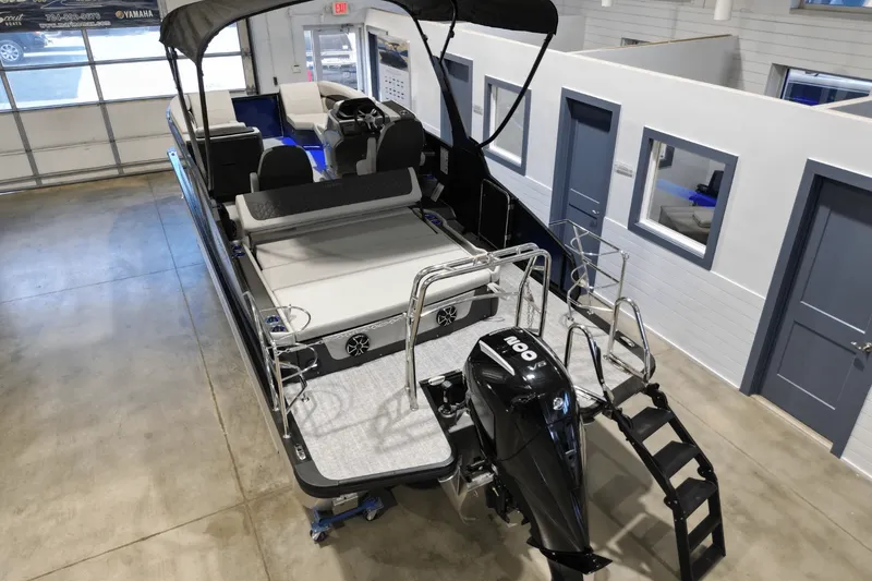 Slide: The Image of Harris Sunliner 230 2026 - 4