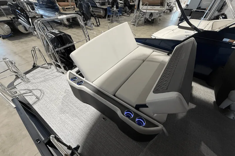 Slide: The Image of Harris Sunliner 230 2026 - 9