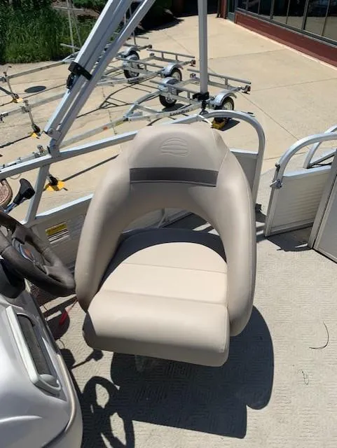 Slide: The Image of 2008 Sun Tracker Party Barge 24 boat seat in beige. - 4