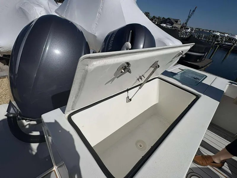 Slide: The Image of Parker Marine 2520 2019 - 26