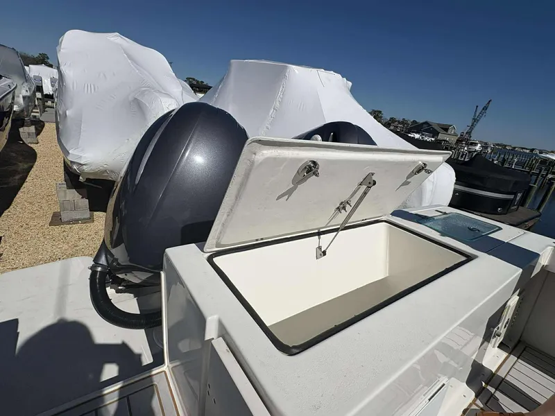 Slide: The Image of Parker Marine 2520 2019 - 13