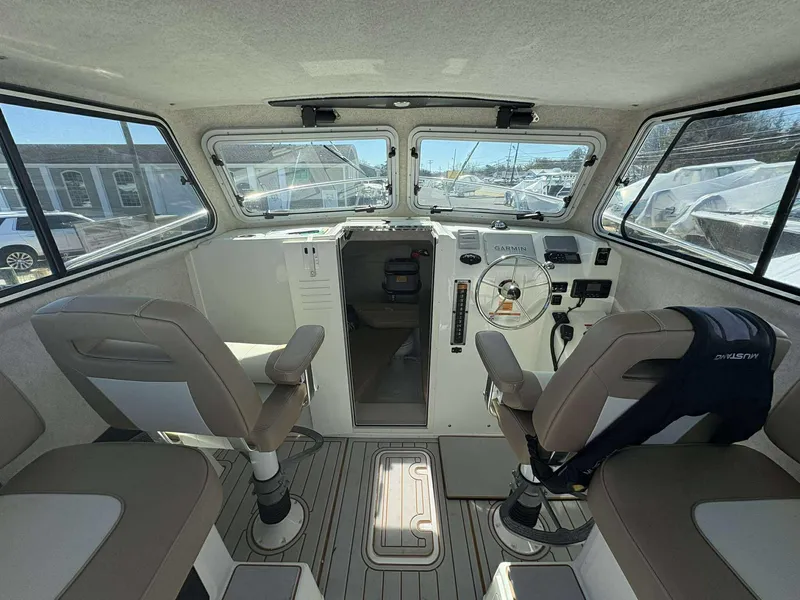 Slide: The Image of Parker Marine 2520 2019 - 12