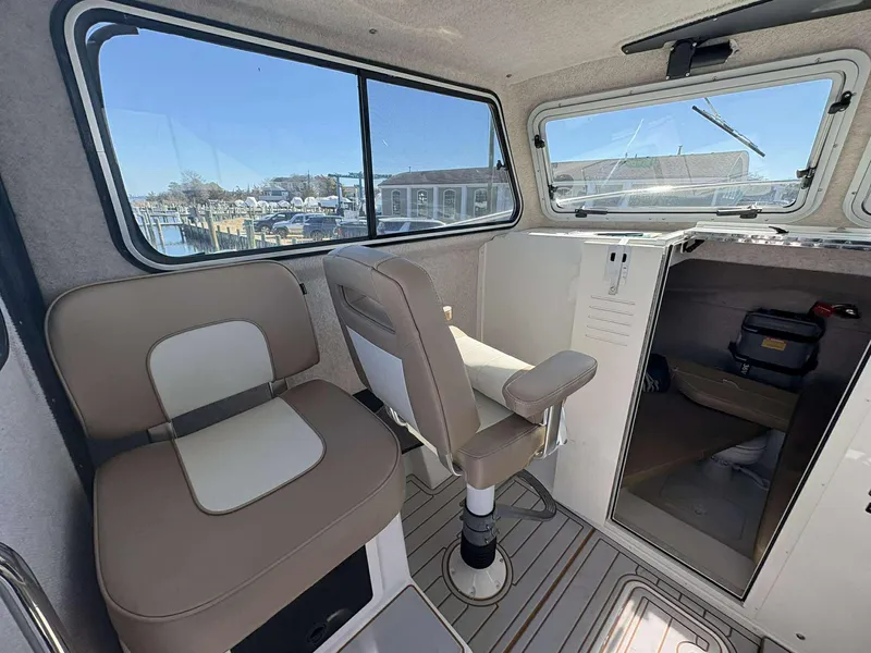 Slide: The Image of Parker Marine 2520 2019 - 14
