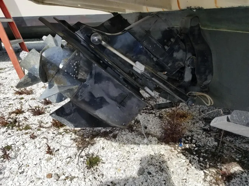 Slide: The Image of Propeller and stern drive of a 2001 Sea Ray 290 Amberjack boat. - 34