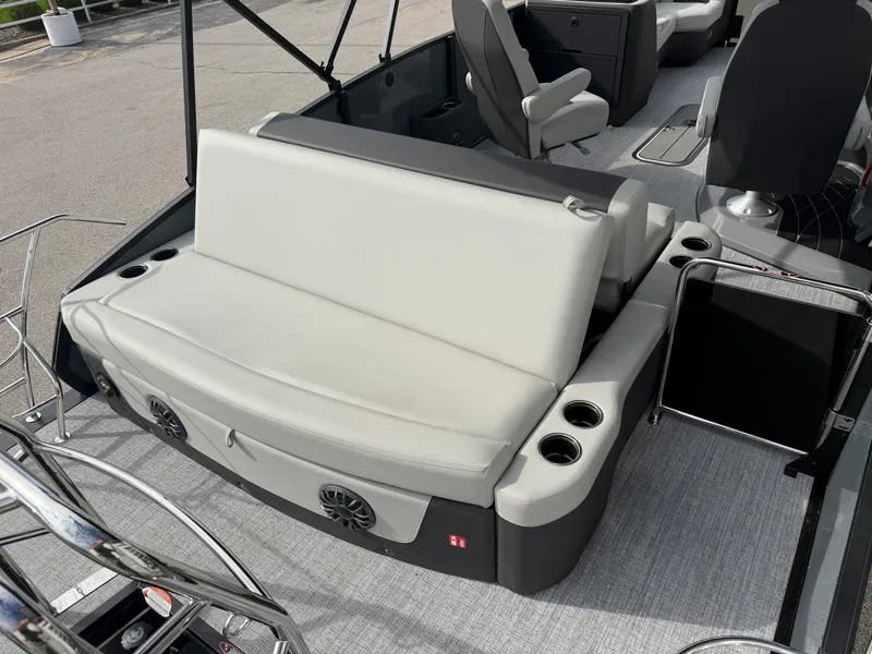 Slide: The Image of Harris Sunliner 230 2027 - 20