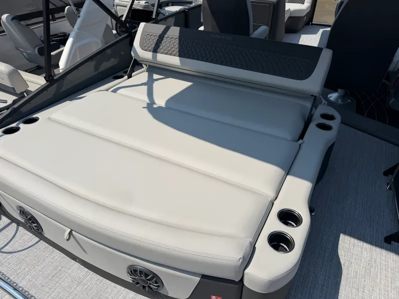 Slide: The Image of Harris Sunliner 230 2027 - 17