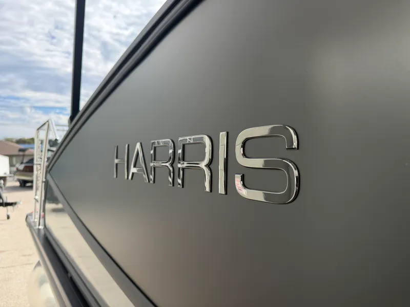 Slide: The Image of Harris Sunliner 230 2027 - 8