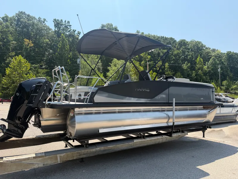 Slide: The Image of Harris Sunliner 230 2027 - 5