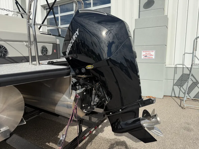 Slide: The Image of Harris Sunliner 230 2027 - 14