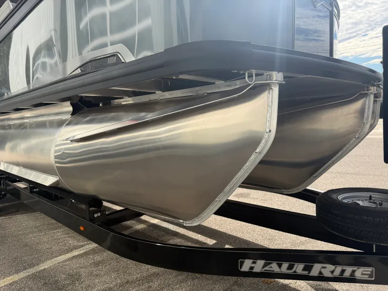 Slide: The Image of Harris Sunliner 230 2027 - 9