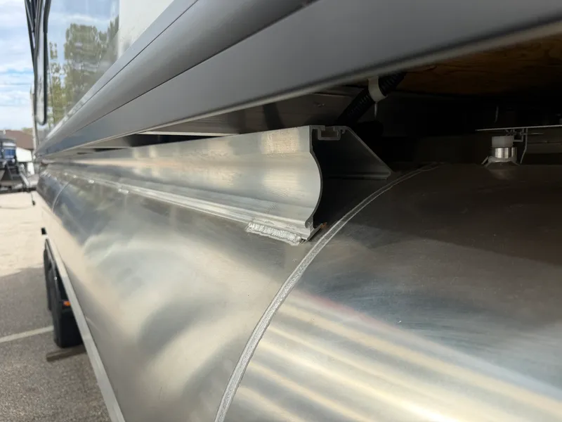 Slide: The Image of Harris Sunliner 230 2027 - 12
