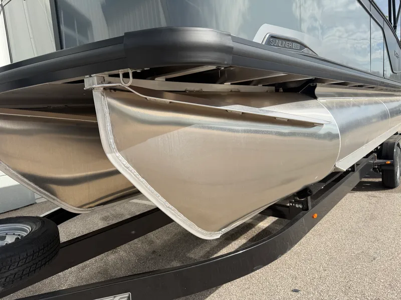 Slide: The Image of Harris Sunliner 230 2027 - 10