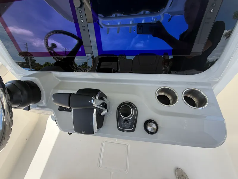 Slide: The Image of Boston Whaler 330 Outrage 2026 - 33