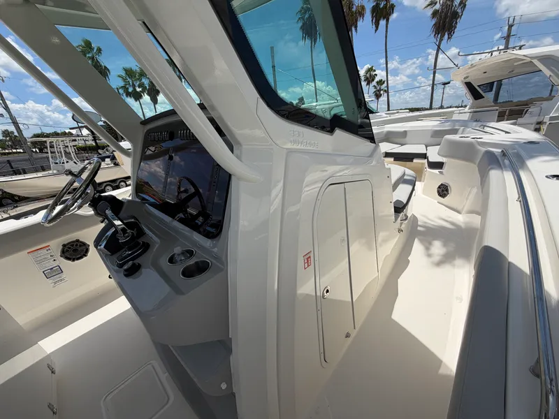 Slide: The Image of Boston Whaler 330 Outrage 2026 - 36