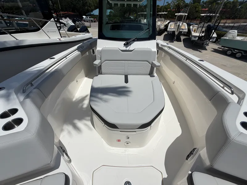 Slide: The Image of Boston Whaler 330 Outrage 2026 - 43