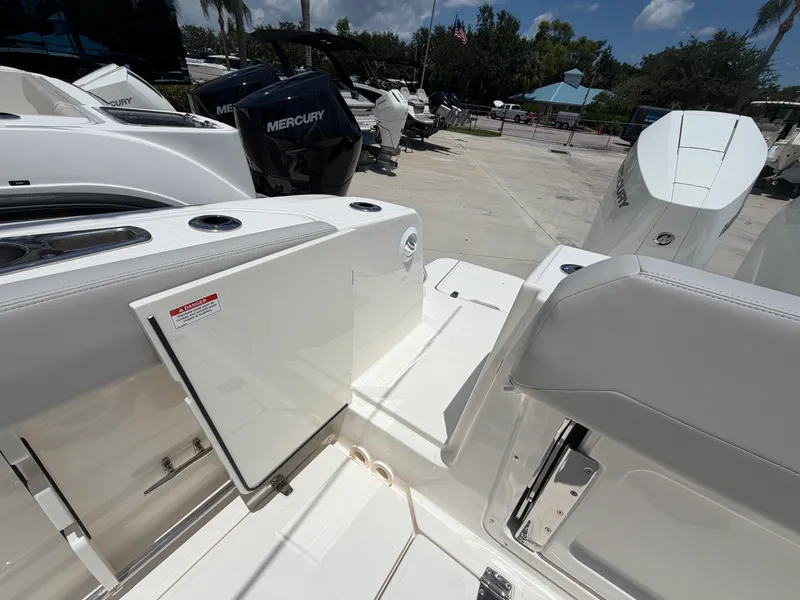 Slide: The Image of Boston Whaler 330 Outrage 2026 - 26