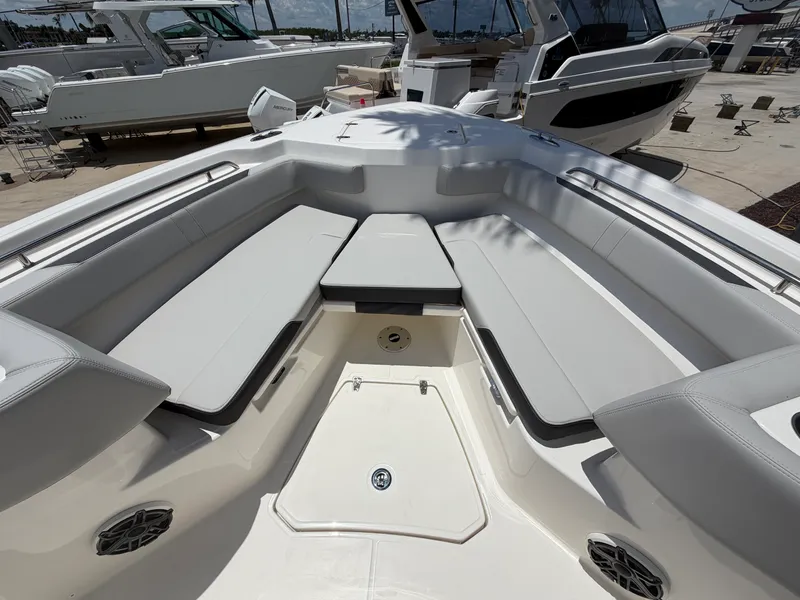Slide: The Image of Boston Whaler 330 Outrage 2026 - 41