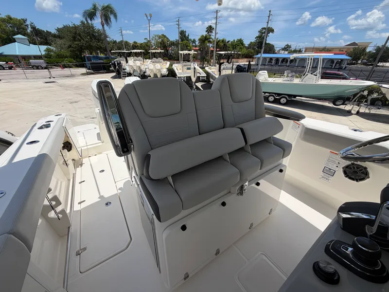Slide: The Image of Boston Whaler 330 Outrage 2026 - 28