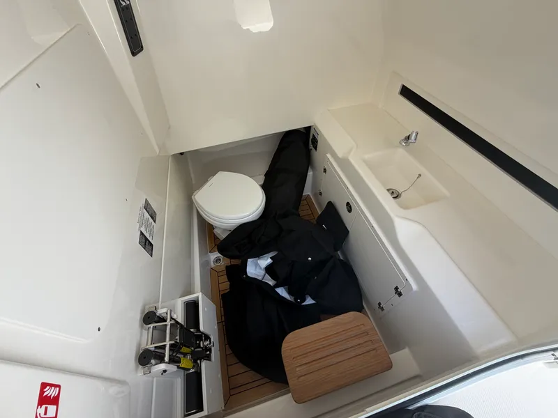 Slide: The Image of Boston Whaler 330 Outrage 2026 - 39