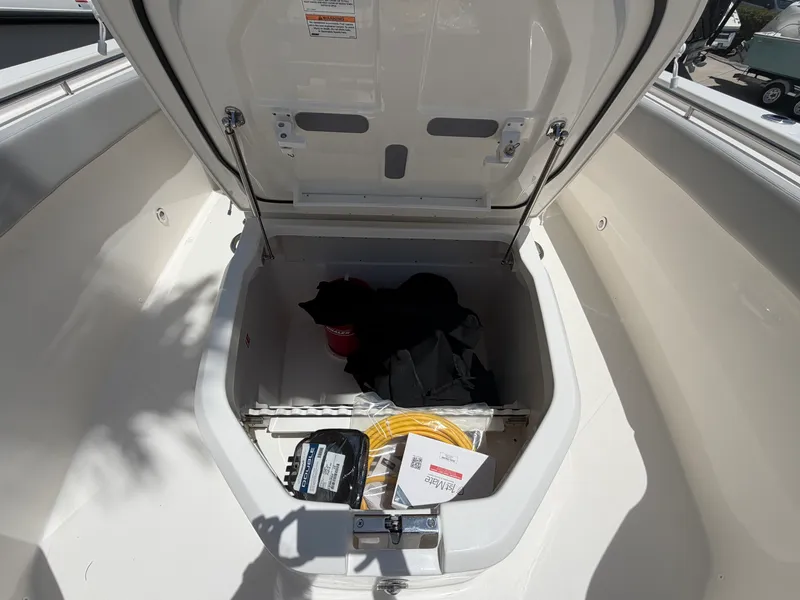 Slide: The Image of Boston Whaler 330 Outrage 2026 - 45