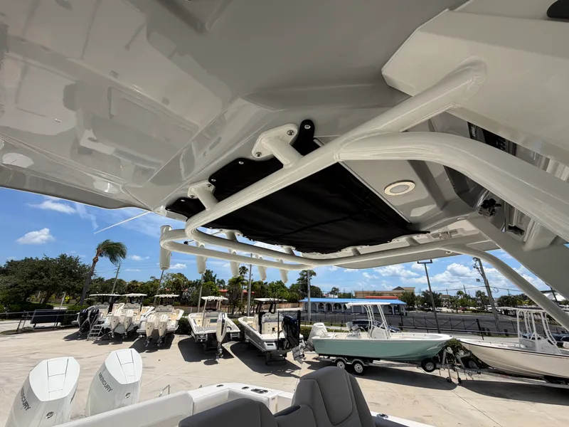 Slide: The Image of Boston Whaler 330 Outrage 2026 - 37