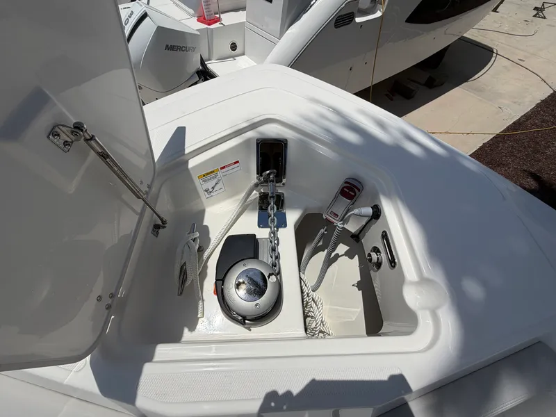 Slide: The Image of Boston Whaler 330 Outrage 2026 - 42