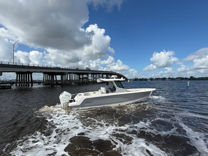Slide: The Image of Boston Whaler 330 Outrage 2026 - 8