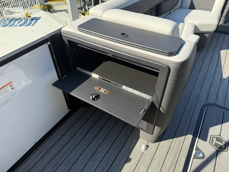 Slide: The Image of Harris Sunliner 230 2027 - 22