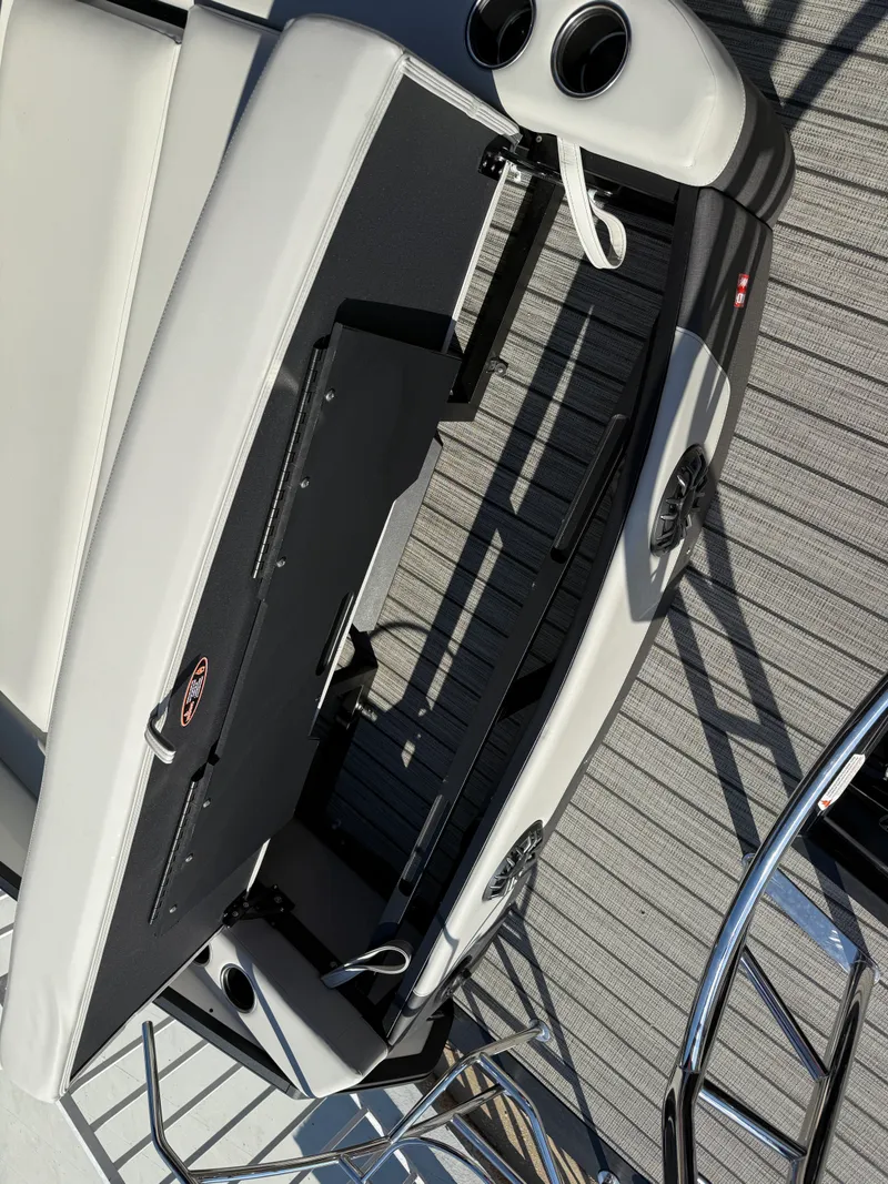 Slide: The Image of Harris Sunliner 230 2027 - 30