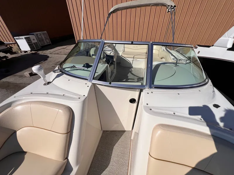 Slide: The Image of Sea Ray 240 SD 2001 - 20