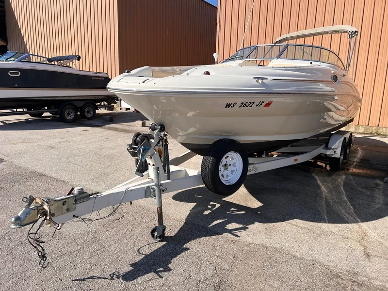 Slide: The Image of Sea Ray 240 SD 2001 - 8