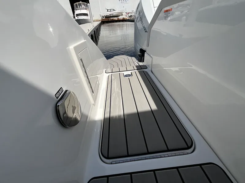 Slide: The Image of Sea Ray SLX 310 Outboard 2027 - 6