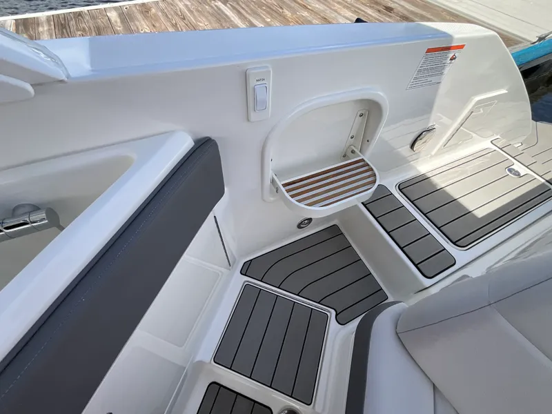 Slide: The Image of Sea Ray SLX 310 Outboard 2027 - 8