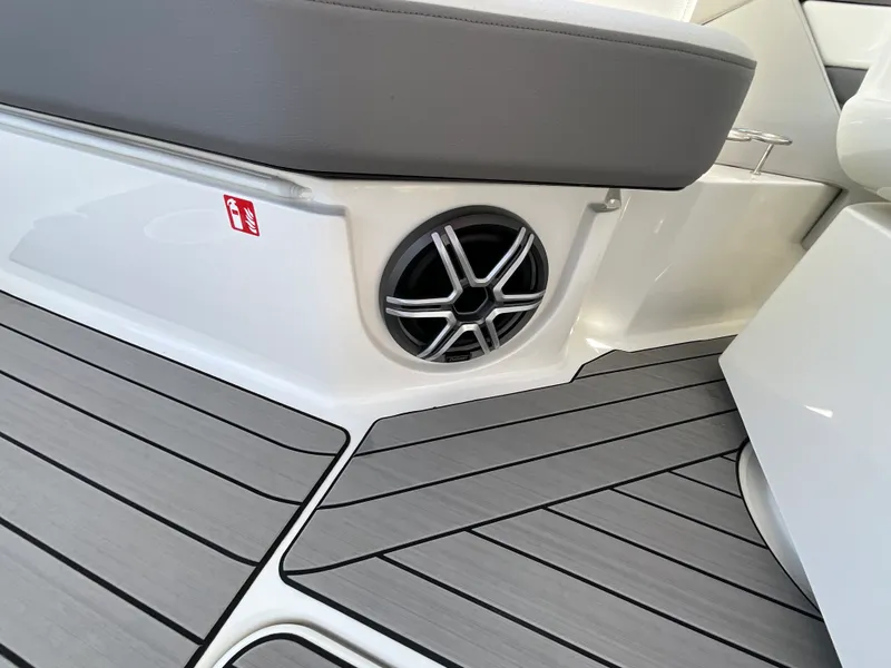 Slide: The Image of Sea Ray SLX 310 Outboard 2027 - 14
