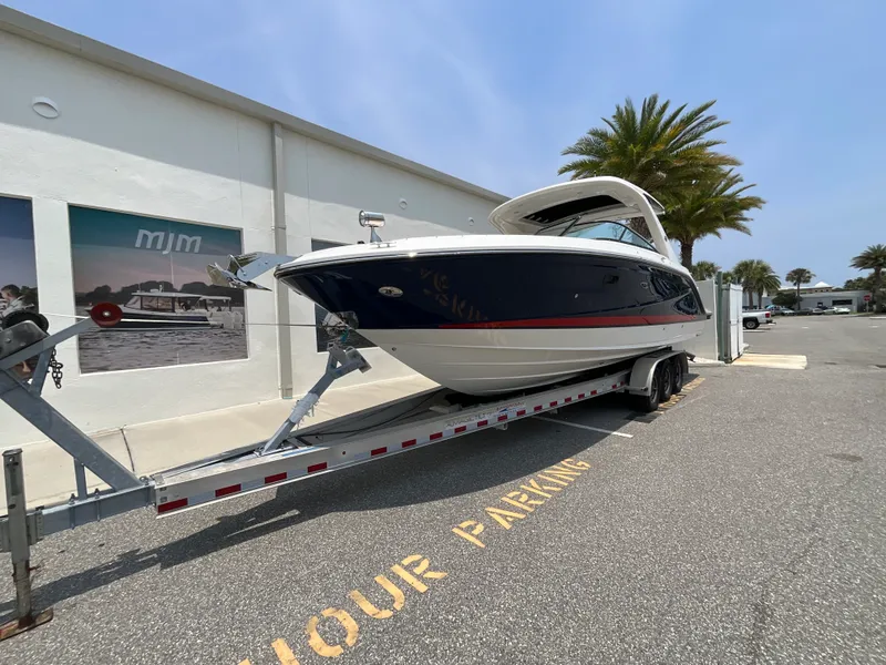 Slide: The Image of Sea Ray SLX 310 Outboard 2027 - 1