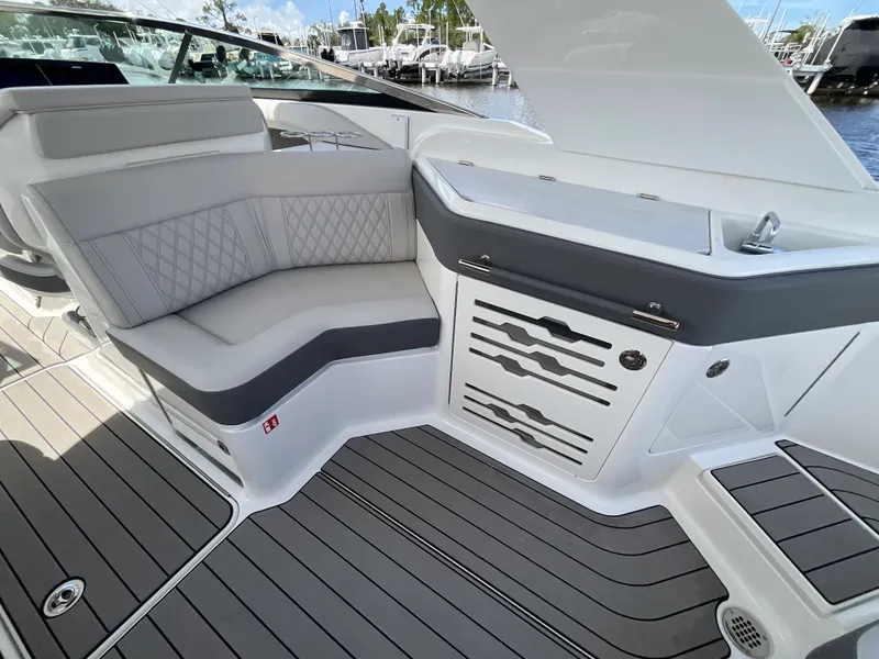 Slide: The Image of Sea Ray SLX 310 Outboard 2027 - 10